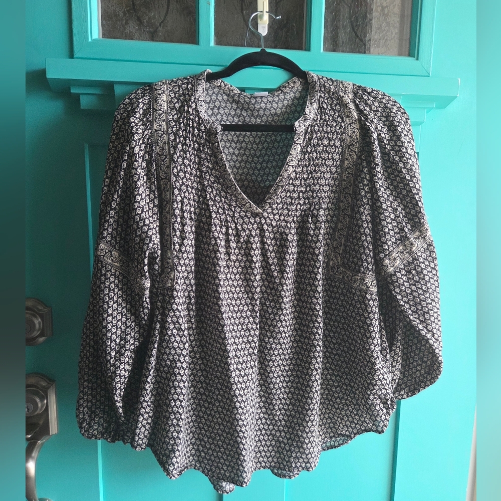 Elegant Black and White Women's Top